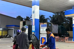 Khách hàng không yêu cầu, cửa hàng xăng dầu cũng phải lập hóa đơn 