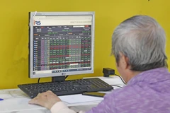 Diễn biến trên thị trường cho thấy dòng tiền tiếp tục đổ vào thị trường trong những phiên điều chỉnh. (Ảnh: Vietnam+)