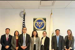 Chủ tịch Ủy ban Chứng khoán Nhà nước Việt Nam Vũ Thị Chân Phương trong buổi làm việc với đại diện các cơ quan thuộc Ủy ban Chứng khoán Hoa Kỳ. (Ảnh: CTV/Vietnam+)