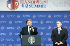 Tổng thống Donald Trump và Ngoại trưởng Mike Pompeo tại buổi họp báo ở khách sạn Marriott (Ảnh: Lâm Khánh/TTXVN)