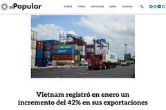 Báo El Popular của Uruguay viết về xuất khẩu Việt Nam. (Ảnh: Diệu Hương/TTXVN)