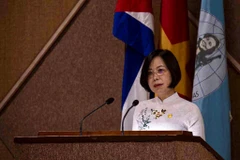 Tổng Giám đốc Thông tấn xã Việt Nam Vũ Việt Trang trình bày tham luận tại Tọa đàm “Vai trò của phụ nữ trong đời sống chính trị, kinh tế-xã hội của đất nước”. (Ảnh: Mai Phương/TTXVN tại La Habana)