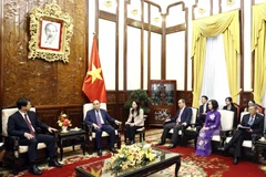 Chủ tịch nước Nguyễn Xuân Phúc tiếp ông Seong Ghi-hong, Chủ tịch, Giám đốc điều hành Hãng Thông tấn Yonhap của Hàn Quốc. (Ảnh: Thống Nhất/TTXVN)