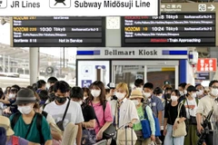 Nhà ga tàu cao tốc shinkansen ở Osaka, Nhật Bản. (Ảnh: Kyodo/TTXVN)