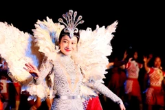 Chương trình biểu diễn nghệ thuật đặc sắc với đặc trưng của biển tại Carnaval mùa Đông Hạ Long 2022. (Ảnh: Thanh Vân/TTXVN)
