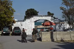 Quang cảnh bên ngoài Đại sứ quán Pakistan tại Kabul, Afghanistan. (Ảnh: AFP/ TTXVN)