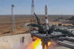 Tên lửa đẩy Soyuz 2.1B của Nga mang theo vệ tinh cảm biến từ xa Khayyam của Iran rời bệ phóng tại sân bay vũ trụ Baikonur (Kazakhstan), ngày 9/8/2022. (Ảnh: AFP/TTXVN)