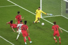 Hậu vệ Kim Young-Kwon (số 19) ghi bàn thắng cân bằng tỉ số 1-1 cho Hàn Quốc. (Ảnh: AFP/ TTXVN)