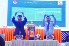 Ban tổ chức bốc thăm, xếp lịch thi đấu Vòng chung kết Giải bóng đá Vô địch U21 Quốc gia Thanh Niên năm 2022. (Ảnh: Tá Chuyên/TTXVN)