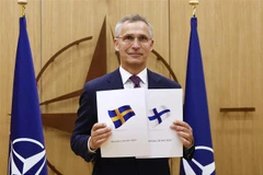 Tổng Thư ký Tổ chức Hiệp ước Bắc Đại Tây Dương (NATO) Jens Stoltenberg công bố đơn xin gia nhập NATO của Phần Lan và Thụy Điển, tại Brussels (Bỉ) ngày 18/5. (Ảnh: AFP/TTXVN)