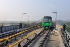 Vận hành chạy tử đoàn tàu đô thị Cát Linh-Hà Đông. (Ảnh: Việt Hùng/Vietnam+)