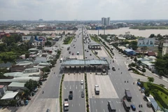 Trạm phí BOT cầu Đồng Nai đã tạm dừng thu phí và đang chờ hoàn tất các thủ tục chuyển giao công trình. (Ảnh: Công Phong/TTXVN)