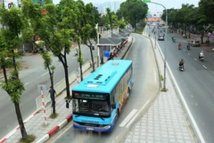 Hai tuyến xe buýt từ Hà Nội đi Bắc Ninh đã phải điều chỉnh lộ trình hoạt động do ảnh hưởng của dịch COVID-19 tại Bắc Ninh. (Ảnh: Huy Hùng/Vietnam+)