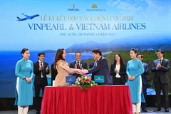 Vietnam Airlines và Vinpearl ký kết hợp tác chiến lược phát triển hàng không-du lịch an toàn. (Ảnh: CTV/Vietnam+)