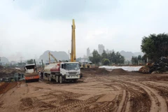 Khó khăn về nguồn vật liệu xây dựng và giải phóng mặt bằng đã ảnh hưởng tới tiến độ thi công của dự án cao tốc Bắc-Nam. (Ảnh: Việt Hùng/Vietnam+)