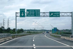 Phương tiện lưu thông trên tuyến đường cao tốc Nội Bài-Lào Cai. (Ảnh: Việt Hùng/Vietnam+)