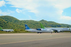 Máy bay của hai hãng hàng không VASCO và Bamboo Airways khai thác tại sân bay Côn Đảo. (Ảnh: CTV/Vietnam+)