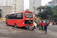 Các doanh nghiệp vận tải chỉ hoạt động cầm chừng và thậm chí bỏ tuyến vì khách đi rất ít. (Ảnh: Việt Hùng/Vietnam+)