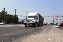 Nhu cầu vốn bảo trì đường bộ còn thiếu nên nhiều tuyến đường vẫn đưa được sửa chữa theo đúng định kỳ. (Ảnh: Việt Hùng/Vietnam+)