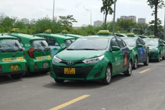 Xe taxi của hãng Mai Linh đã được chấp thuận tham gia hoạt động đưa đón, vận chuyển nhu cầu đi lại của người dân giữa các Bệnh viện, khu cách ly. (Ảnh: CTV/Vietnam+)