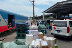 Ngành đường sắt đã liên tiếp vận chuyển nhiều chuyến hàng hóa miễn phí vào hỗ trợ miền Nam chống dịch COVID-19. (Ảnh: CTV/Vietnam+)