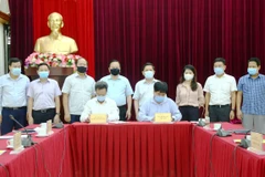 Bộ Giao thông Vận tải đã tiến hành ký kết hợp đồng đặt hàng bảo trì đường sắt quốc gia cho Tổng công ty Đường sắt Việt Nam. (Ảnh: CTV/Vietnam+)