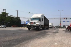 Nhu cầu vốn bảo trì đường bộ còn thiếu nên nhiều tuyến đường vẫn đưa được sửa chữa theo đúng định kỳ. (Ảnh: Việt Hùng/Vietnam+)