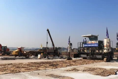 Dự án cải tạo, nâng cấp đường cất hạ cánh 1A, đường lăn cảng hàng không quốc tế Nội Bài sẽ hoàn thành trước Tết Nguyên đán 2022. (Ảnh: Việt Hùng/Vietnam+)
