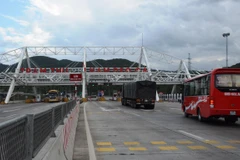 Phương tiện lưu thông qua trạm thu phí hầm Đèo Cả tại tỉnh Phú Yên. (Ảnh: Việt Hùng/Vietnam+)