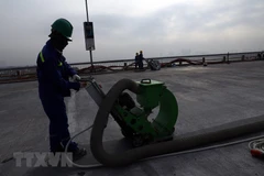 Cầu Thăng Long sẽ được thông xe vào ngày 7/1 sau gần 5 tháng sửa chữa. (Ảnh: Huy Hùng/TTXVN)