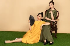 [Photo] Kiều Loan-Đỗ Mỹ Linh quảng bá văn hóa trà và tơ lụa Việt Nam