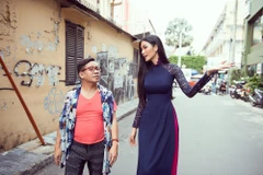 Hoàng Thùy đưa huấn luyện viên người Philippines đi khám phá Sài Gòn