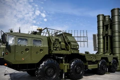 Hệ thống phòng không S-400 của Nga được trưng bày tại Moskva ngày 22/8/2017. (Nguồn: AFP/TTXVN)