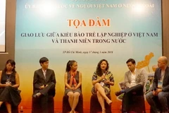 Việt kiều trẻ đang lập nghiệp tại Việt Nam tham gia giao lưu tại chương trình. (Ảnh: Thu Hoài/ - TTXVN)