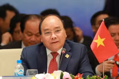 Thủ tướng Nguyễn Xuân Phúc phát biểu khai mạc Hội nghị Cấp cao CLV 10. (Ảnh: TTXVN)