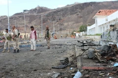 Hiện trường một vụ đánh bom xe liều chết tại Aden, Yemen ngày 25/2. (Nguồn: AFP/TTXVN)