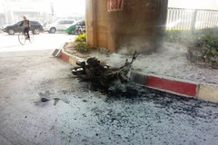 Hà Nội: Xe Attila bất ngờ bốc cháy đối diện bến xe Mỹ Đình