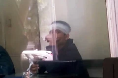 Cảnh sát cơ động bị đâm gãy chân khi chống đua xe sau trận AFF Cup 