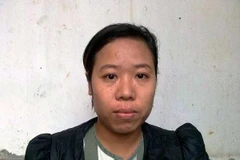 Làm giả con dấu Ủy ban nhân dân cấp huyện để lừa chạy việc 