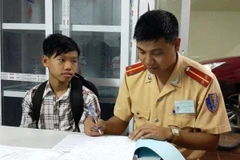 Công an Hà Nội tìm được người nhà cho cậu bé Mường bị lạc