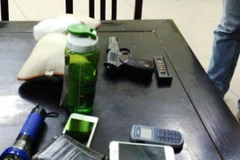 Hà Nội: Bắt giữ hai đối tượng giấu súng, ma túy trên xe ôtô 