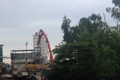 Trạm trộn bê tông không phép mọc giữa khu thể thao Mỹ Đình