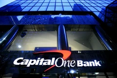 Ngân hàng Capital One của tỷ phú Warren Buffett được định giá 52,2 tỷ USD. (Nguồn: AP News)