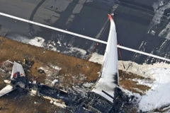 Máy bay chở khách của Japan Airlines sau vụ va chạm tại sân bay Haneda ở Tokyo (Nhật Bản), ngày 3/1/2024. (Ảnh: Kyodo/TTXVN)