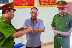Nguyễn Văn Nguyên bị khởi tố và bắt tạm giam về tội lừa đảo và chiếm đoạt tài sản. (Nguồn: Báo Pháp luật Thành phố Hồ Chí Minh)