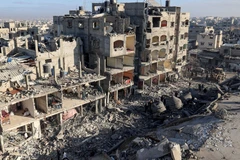 Cảnh đổ nát sau cuộc không kích của Israel tại trại tị nạn Rafah ở Dải Gaza ngày 22/2/2024. (Ảnh: AFP/TTXVN)