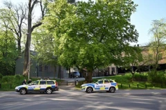 Cảnh sát Thụy Điển được triển khai trên đường phố Stockholm sau một vụ việc hồi tháng 5/2024. (Ảnh: Reuters/TTXVN)