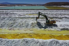 Một mỏ lithium ở sa mạc Atacama (Chile). (Nguồn: The Guardian)
