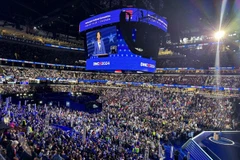 Đại hội toàn quốc của đảng Dân chủ (DNC) khai mạc hôm 19/8 tại thành phố Chicago, bang Illinois, miền Trung Tây nước Mỹ với chủ đề “Vì người dân." (Ảnh: Kiều Trang/TTXVN)