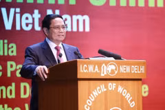 Thủ tướng Phạm Minh Chính phát biểu về chính sách của Việt Nam tại Hội đồng Các Vấn đề Thế giới Ấn Độ. (Ảnh: Dương Giang/TTXVN)